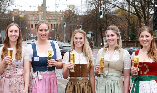 Festabend zur Wahl der Bayerischen Bierkönigin 2024/2025 © Eva Singer, Alisa Josefine Pflug, Nina Haberl, Linnea Klee, Anna Victoria Gansneder